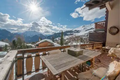 Beautiful 3 bedroom duplex fully renovated with magnificent mountain views!