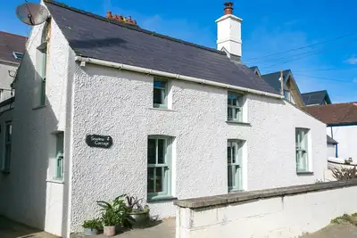 Image de Seaview Cottage - an on the beach that sleeps 4 guests in 2 bedrooms