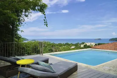 Image de Sunset & Ocean Views - Pool + Beach Club Access