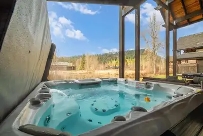 Image de Lake, Golf & Relaxation, Family-Friendly Retreat w/ Hot Tub & Game Room