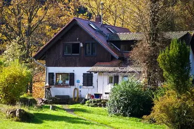 Image de Secluded house for nature lovers with fireplace and lots of forest in the middle of the Odenwald.