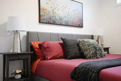 Image de Stylish Retreat w/King Bed|Long Stays|Wem|Disney+