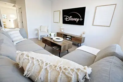 Image de BoHo Retreat with King Beds|Golf|Disney+|Near Wem