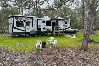 Image de River front relaxation retreat rv on the famous Suwannee river