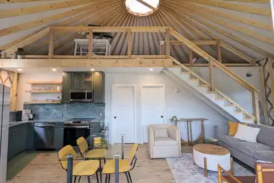 Magical-Upscale-Yurt-View-Private-Hot tub-Fire Pit-Near Snp & River