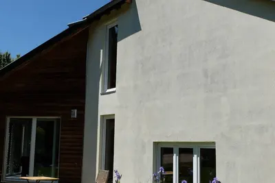 Image de Le refuge aux Papillons : Maison chaleureuse à l'esprit refuge moderne.