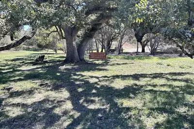Image de Home on 5 acres Super close to town.