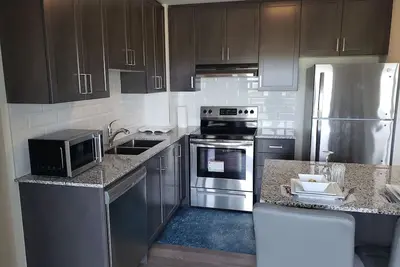 Image de Luxurious Condo Apt 2BRs+1BAs+1Office, w. parking