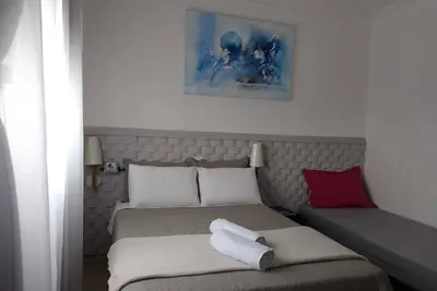 Image de Casa de Temporada em Ilhabela com uma Jacuzzi e uma Linda Vista Para o Mar!