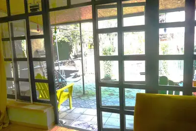 Image de Experience tranquility in the center of the city. Enjoy a private garden. \n