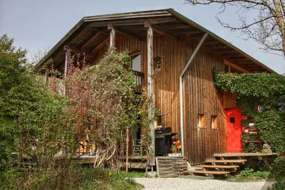 Image de Helles, Kinderfreundliches Ferienhaus \"zum Paradies\" mit Garten und Weiherblick