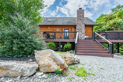 Image de Secluded 5 Br Modern Cabin, 120 acres. New River Trail, Claytor Lake, Va tech
