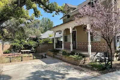 Image de Cozy and quaint home in Pasadena!