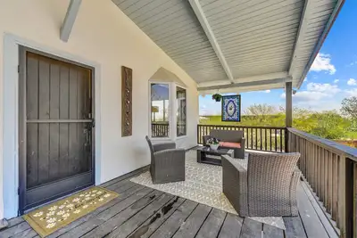Image de Great Balcony with Mountain Views