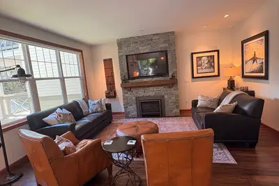 Image de 2. 5 Bedroom Townhouse Blueberry Hill Gem Total Renovation  Walk to Everything