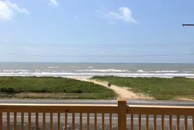 Image de The Wheelhouse is a beautiful beach home to accommodate the whole family! \n