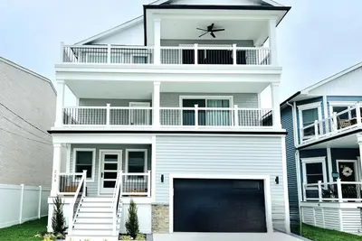 Image de < 350 ft to Beach/Ocean View/Family Friendly/Elevator/Linens Included