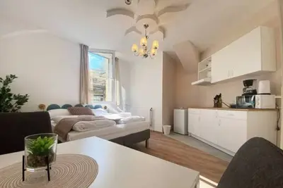 Image de Trendy Studio Prime Location w/ kitchenette & Tv