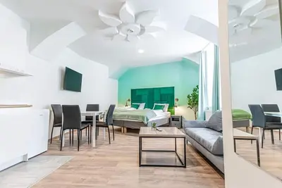 Image de Kingbed Studio Prime Location w/ ensuite washer