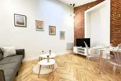 Image de appartement rénové Moderne proche Paris Stade de France Parc de la villette