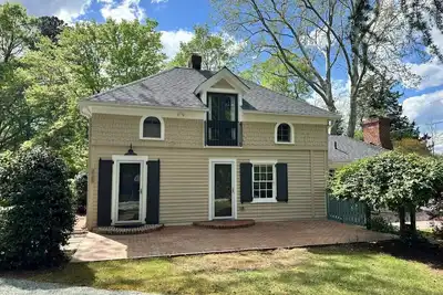 Image de Newly Renovated Carriage House