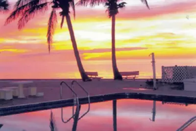Image de Beach Front Condo Just Steps to the Water!
