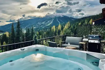 Image de Best Alpine Views in Sp + Quality Luxury Furnishing + Ev+ Steps out Ski + All Season Family Fun