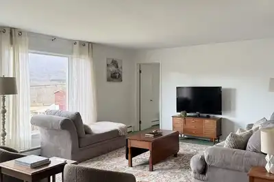 Image de Welcome to Marion Manor: French Country Farmhouse in the Heart of the Catskills!
