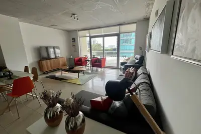 Image de Fantastic Urban Escape at Midblock 2br Gem