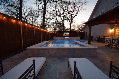 Image de Private place to hide away. Endless fun w/pool & game room for multiple families