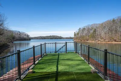 Image de Beautiful Lakehouse with Dock and king bed Gainesville