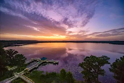 Image de Balcony King Suite - Lake & Pool view