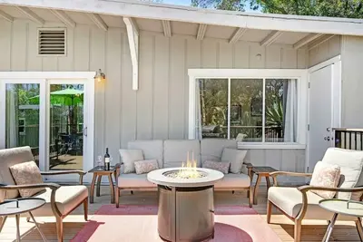 Image de Sonoma Wine Retreat in a Great Location!