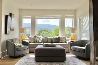 Image de Bethel House at the base of Mt Nebo, stunning views!