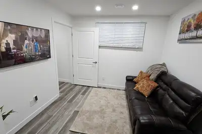Image de New decently furnished one bedroom suit at Rochdale Boulevard