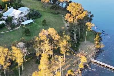 Image de Luxury Lake Front Farm, 3 houses.