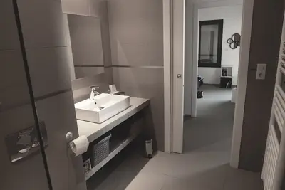 Image de appartement avec vue mer très joli parking devant la maison