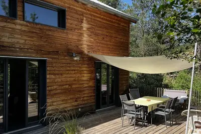 Image de Une maison au bord de la rivière - 1h de Nice
