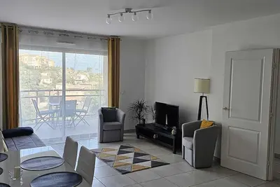 Image de Appartement neuf au bord du mer a 5 minutes des plages!
