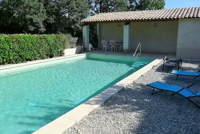 Image de Calme et repos avec piscine privée, salée et chauffée.