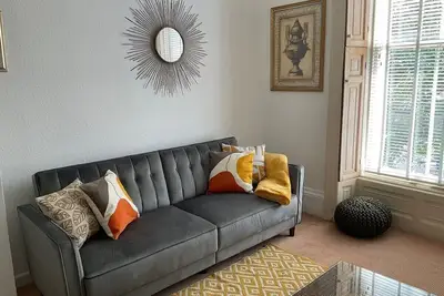 Image de Plymouth Central Apartments No. 4 by HomeInspire