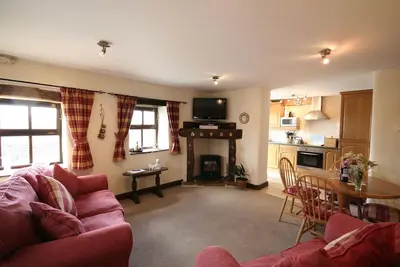 Image de Welcome to Milkmaid’s Cottage, where charm meets comfort