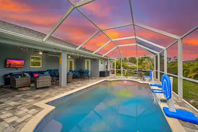 Family Fun-Relaxing Home w/heated Pool & Game Room