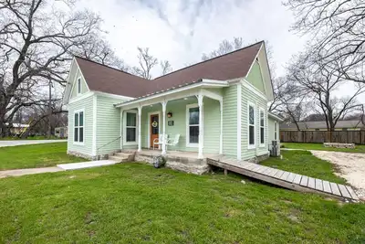 Image de Historic Hico Remodel- Ev/Rv Outdoor Outlet