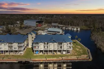 Image de Tailin’ Reds Suwannee Gulf Condo. Private Boat Slip. Building 1 Unit 102