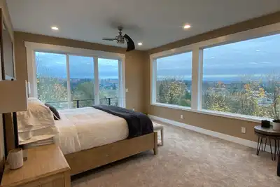 Image de Gem on the North Hill with Breathtaking rooftop views & Jacuzzi