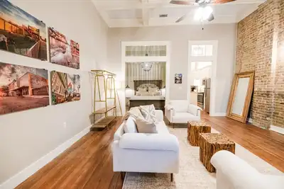 Image de A Picture-Perfect Stay in Downtown Laurel