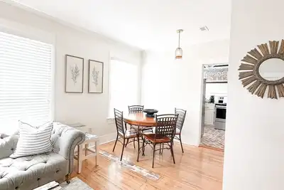 Image de Kalmia Suite C - Centrally Located Downtown
