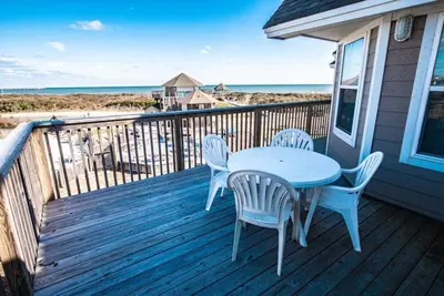 Image de Cozy 2-bedroom sleeps 8 condo in oceanfront resort