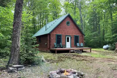 Image de True North - Cozy log cabin in the woods off the grid near Tahquamenon Falls